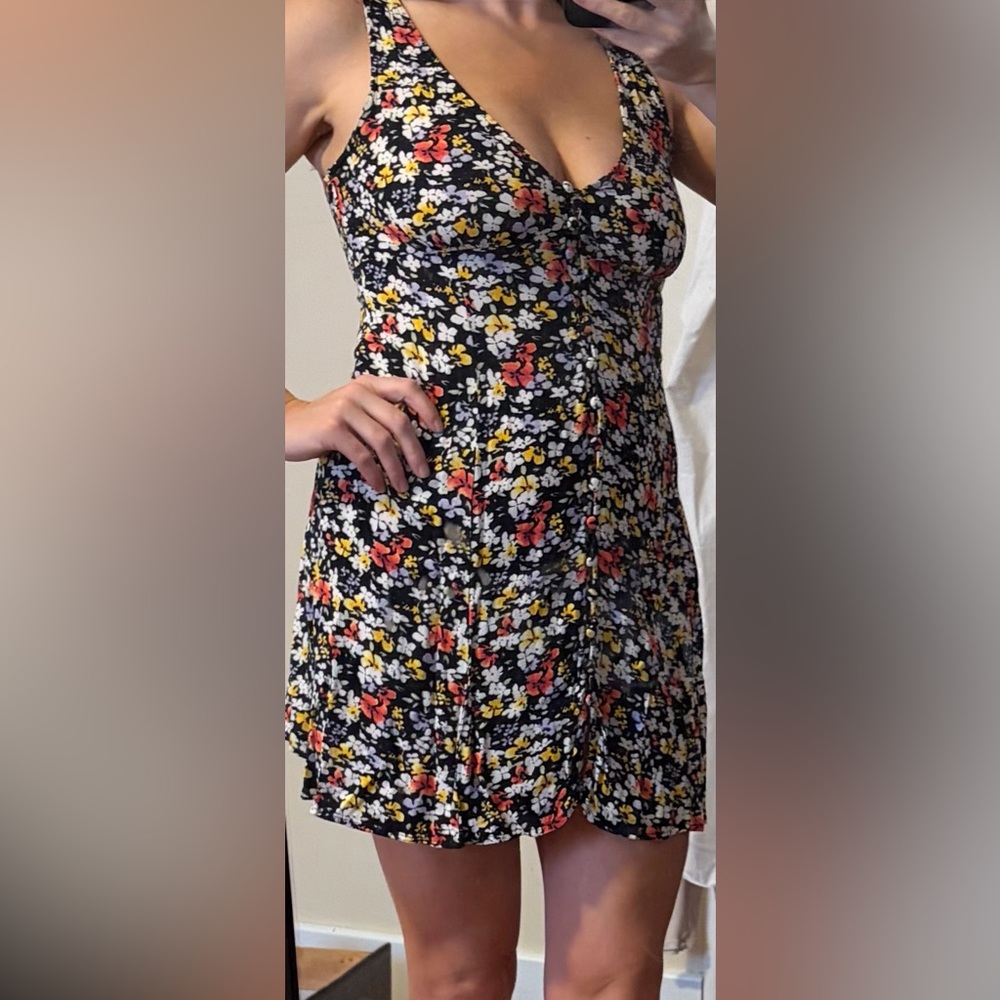 Forever 21 Women's Small Floral Mini Dress
Button Detail Pockets